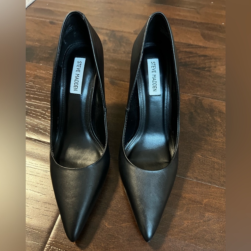 Steve Madden Classie Black Pumps